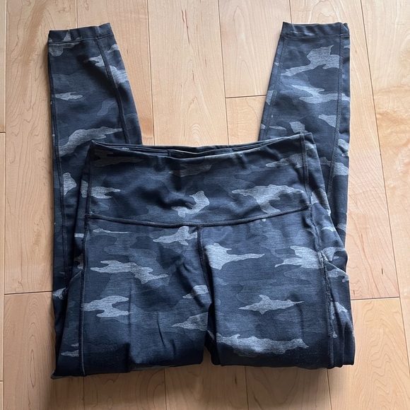 Athleta Ultimate Camo 7/8 Tights with Stash Pockets Size Small - Picture 8 of 14